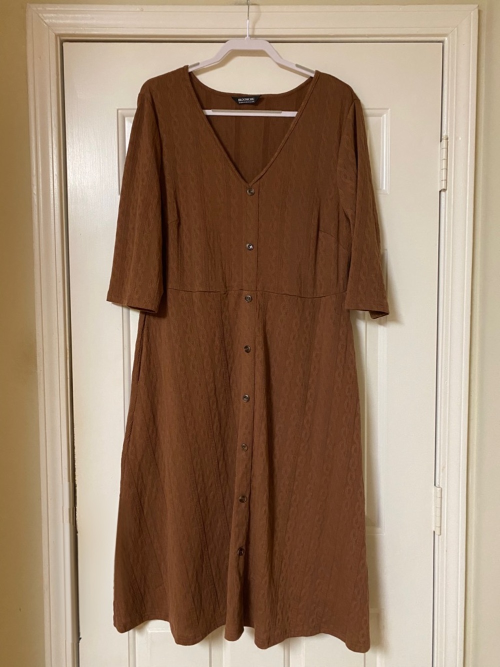 BloomChic Textured Button-Front Midi Dress Size 18/20
